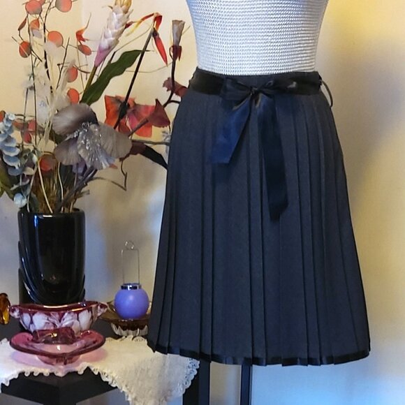 NWT SIMON CHANG Well Tailored High-quality Gray Pleated Lined Skirt Lightweight - Picture 10 of 10